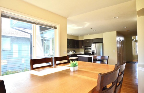 Kennydale House | Wonderful 4-bdrm, 2.5 bath home in Renton,15 min to Seattle,2 min to Coulon Park