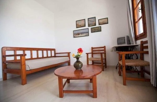 Istron Apartment | Wonderful Apartment in Istro with Common Pool and Mountain View