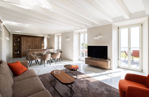 Tremezzina Apartment | Wonderful apartment right on Lake Como’s shoreline with a pool! Apartment Andrea