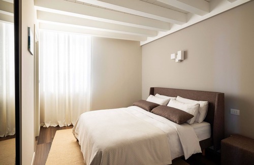 Tremezzina Apartment | Wonderful apartment right on Lake Como’s shoreline with a pool! Apartment Andrea