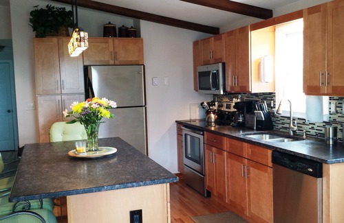 Jamestown Shores House | Wonderful Beach House w/AC - Across From Head's Beach