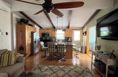 Jamestown Shores House | Wonderful Beach House w/AC - Across From Head's Beach