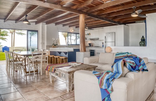 Cerro Plano House | Wonderful beachfront property with pool, patio, & beach gear - snowbirds welcome