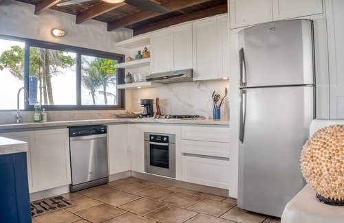 Cerro Plano House | Wonderful beachfront property with pool, patio, & beach gear - snowbirds welcome