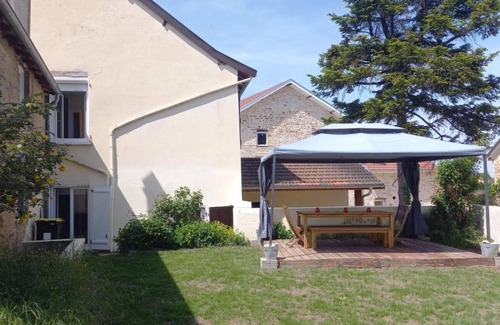 Villemoirieu House | Wonderful Holiday Home Gite des Pleiades