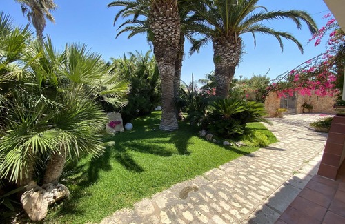 Caucana-finaiti-casuzze-finaiti Nord Villa | Wonderful villa with private swimming pool, park, 350 meters from the beach