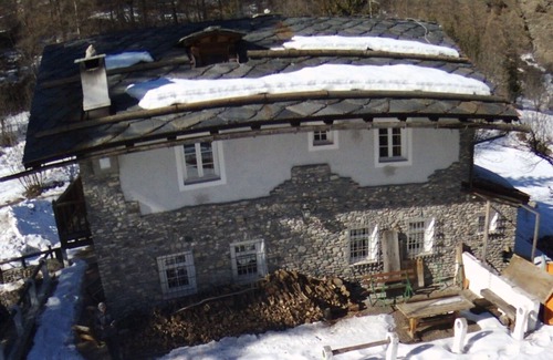 Cesana Torinese Ski Chalet | Wonderful large Chalet surrounded by greenery 10 min from the village. Wifi and comfort.