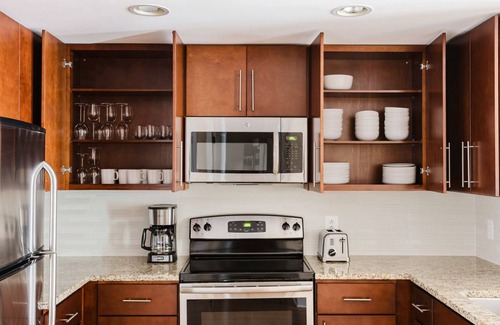 Mount Vernon Triangle Apartment | Wonderful Mt Vernon 1BR w/Gym & Roof Pool, nr Dining, by Blueground