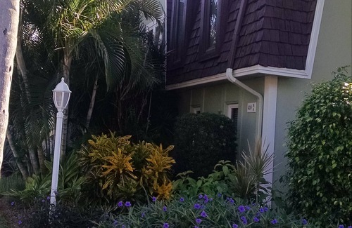 Central Naples Condo | Wonderful Naples, 2 Bed 2 Bath Condo, Close To Beaches, Retail And Restaurants