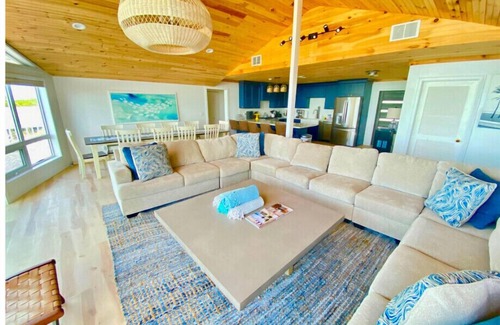 Hartswell House | WONDERFUL OCEAN FRONT HOME WITH POOL
