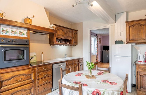 Mesnieres-en-Bray House | Wonderful private villa for 4 guests with WIFI, TV, terrace and pets allowed