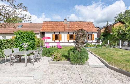 Mesnieres-en-Bray House | Wonderful private villa for 4 guests with WIFI, TV, terrace and pets allowed