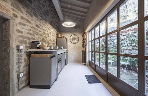 Loro Ciuffenna Villa | Wonderful private villa for 12 people with A/C, private pool, WIFI, TV and patio