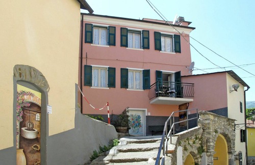 Valloria House | Wonderful private villa for 6 guests with WIFI, TV, terrace, pets allowed and panoramic view