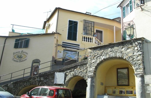 Valloria House | Wonderful private villa for 6 guests with WIFI, TV, terrace, pets allowed and panoramic view