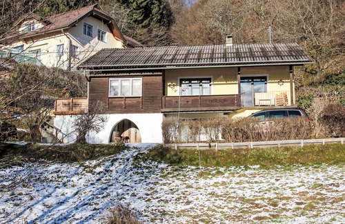 Maria Woerth House | Wonderful private villa for 9 people with WIFI, TV, terrace and pets allowed