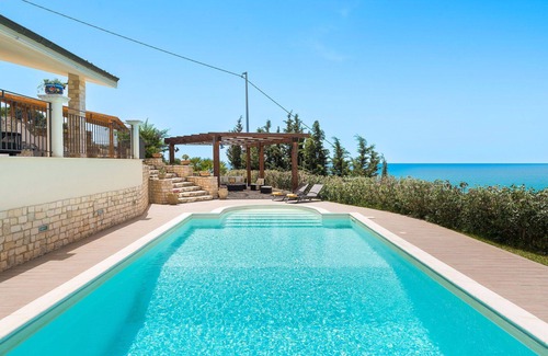 Montallegro Villa | Wonderful private villa for 6 guests with A/C, WIFI, private pool and terrace