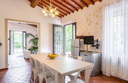 Montevarchi Villa | Wonderful private villa for 12 guests with WIFI, private pool, hot tub, A/C and TV