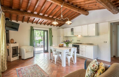 Montevarchi Villa | Wonderful private villa for 12 guests with WIFI, private pool, hot tub, A/C and TV