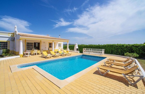 Mem Moniz House | Wonderful private villa for 6 guests with WIFI, private pool, A/C, TV and terrace