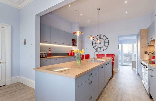 Portpatrick House | Wonderful private villa for 16 guests with WIFI, TV, patio and pets allowed