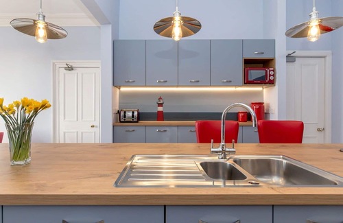 Portpatrick House | Wonderful private villa for 16 guests with WIFI, TV, patio and pets allowed