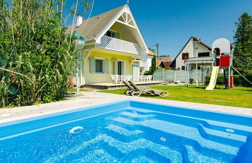 Balatonkeresztur House | Wonderful private villa for 12 people with WIFI, A/C, private pool, TV and terrace