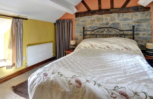 Llanfair Caereinion House | Wonderful private villa for 4 people with TV, patio and parking