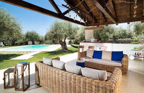 Rosolini Villa | Wonderful private villa for 10 guests with WIFI, A/C, private pool, TV and patio