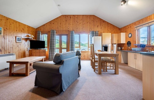 Glen Urquhart House | Wonderful private villa for 4 people with WIFI, TV and pets allowed