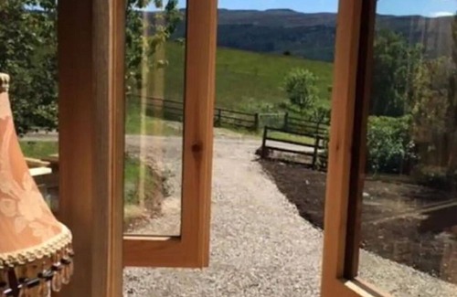 Balnain House | Wonderful private villa for 3 people with WIFI, TV, pets allowed and panoramic view