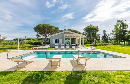 Bibbona House | Wonderful private villa for 8 guests with A/C, private pool, WIFI, TV, terrace and pets allowed