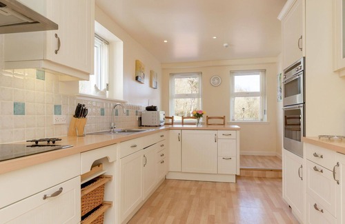 Maybole Villa | Wonderful private villa for 8 guests with TV, patio, pets allowed and panoramic view