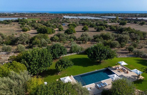 Modica Villa | Wonderful private villa for 8 people with private pool, A/C, WIFI, TV, terrace and pets allowed