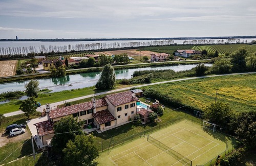 Ca' Pirami Villa | Wonderful private villa with WIFI, private pool, hot tub, A/C, TV, pets allowed and panoramic view