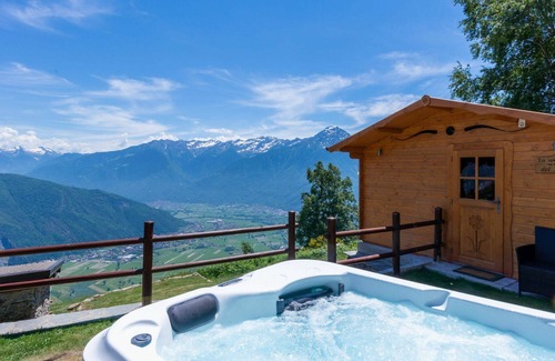 Sorico House | Wonderful private villa for 4 guests with hot tub, TV, patio and pets allowed