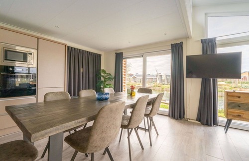 Linden House | Wonderful private villa for 8 guests with WIFI, TV and terrace