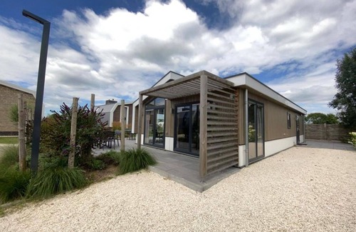 Linden House | Wonderful private villa for 8 guests with WIFI, TV and terrace