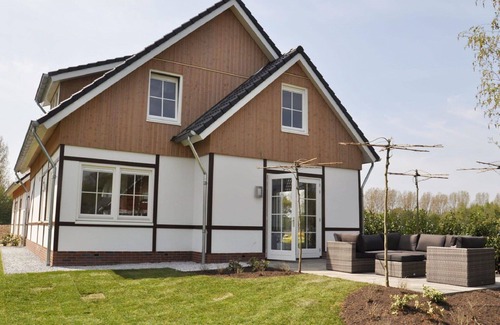 Municipality of Echt-Susteren House | Wonderful private villa for 10 people with pool, WIFI, TV and terrace