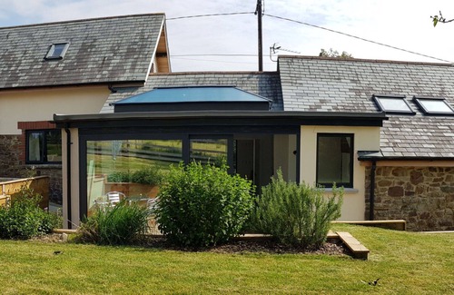 Holsworthy House | Wonderful villa for 7 guests with WIFI, TV, terrace and pets allowed
