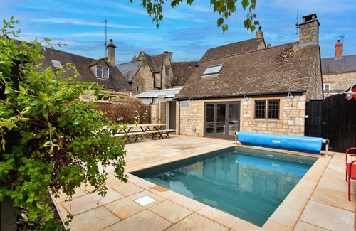 Painswick House | Wonderful villa for 19 guests with pool, WIFI, TV and pets allowed