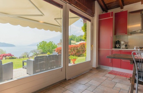 Domaso House | Wonderful villa for 4 guests with A/C, hot tub, WIFI, TV, terrace and pets allowed
