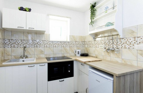 Sveta Jelena House | Wonderful villa for 6 guests with WIFI, A/C, TV, terrace and pets allowed