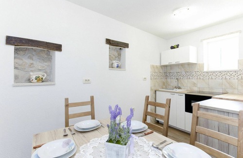 Sveta Jelena House | Wonderful villa for 6 guests with WIFI, A/C, TV, terrace and pets allowed