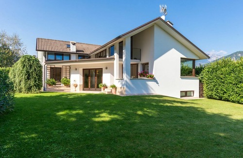 Delebio House | Wonderful villa for 6 people with WIFI, private pool, TV, patio and pets allowed