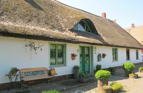 Katzow Villa | Wonderful villa for 4 people with TV and patio
