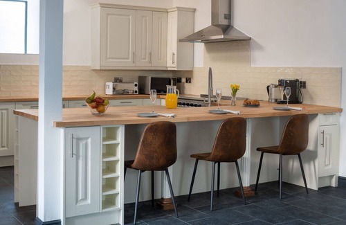 Rhiwbryfdir House | Wonderful villa for 12 guests with WIFI, TV and pets allowed