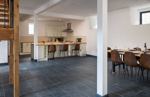 Rhiwbryfdir House | Wonderful villa for 12 guests with WIFI, TV and pets allowed