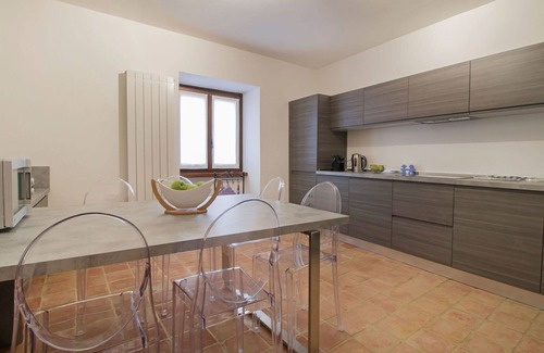 Tresana Villa | Wonderful villa for 4 guests with pool, WIFI, A/C, TV, terrace, pets allowed and panoramic view