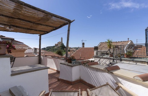 Castellaro House | Wonderful villa for 3 people with WIFI, TV, terrace, pets allowed and panoramic view